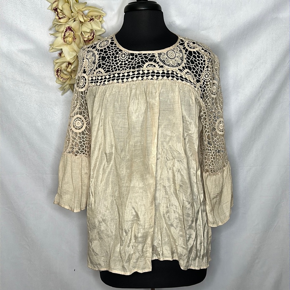 🐼 3/$25 Cream semi sheer relaxed fit blouse